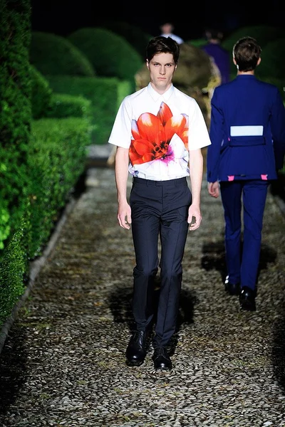 Look 24